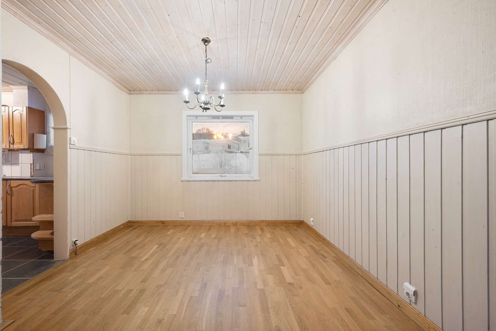 Kanskje naturlig å plassere spisestua her i tilknytning til kjøkkenet? Galleribilde