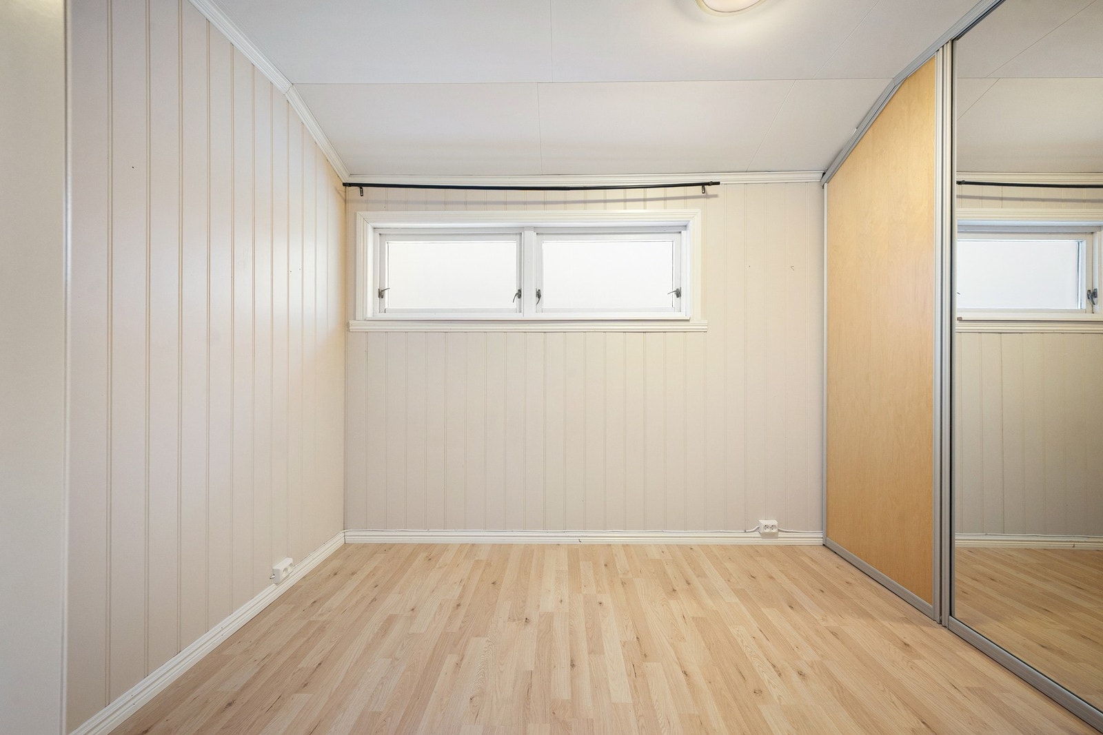 Soverom 3 har innebygd skyvedørsgarderobe Galleribilde