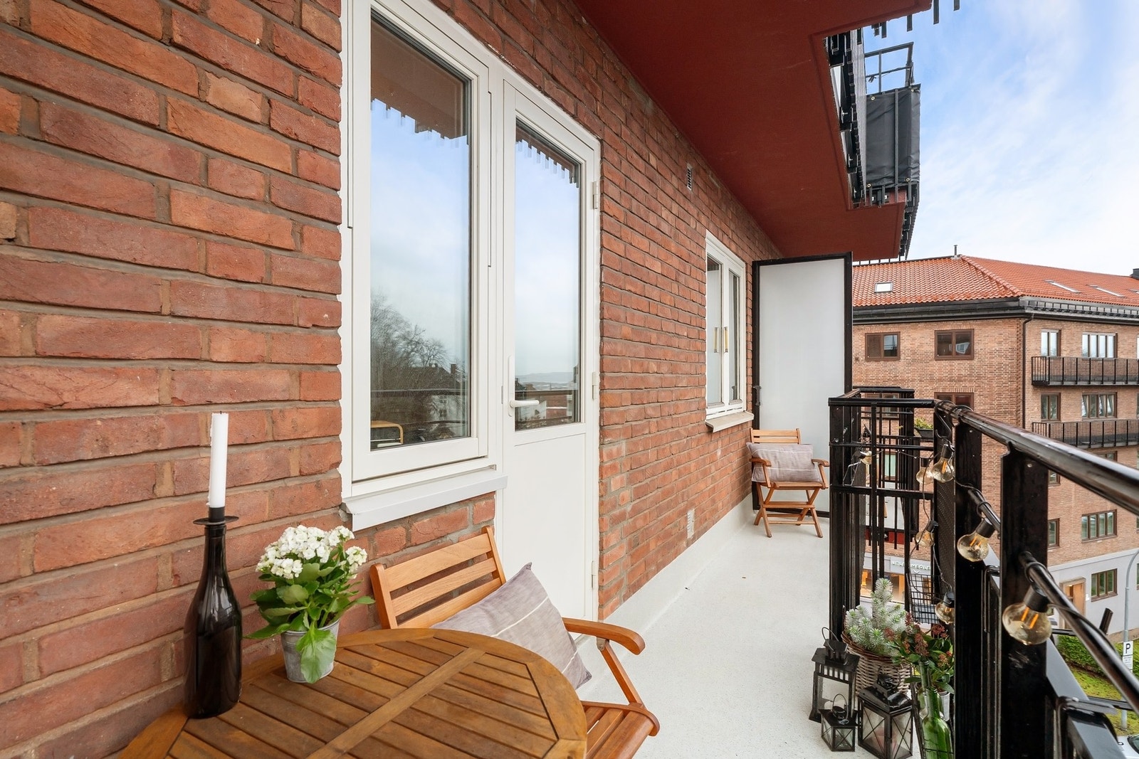 God plass til utemøblement og beplantning. Galleribilde