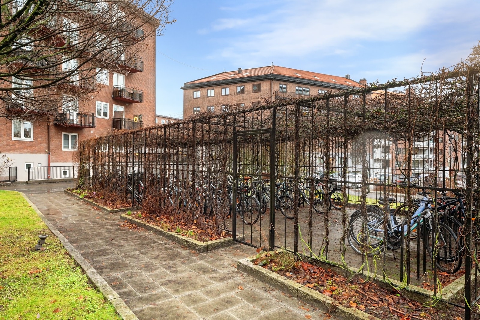 Praktisk sykkelparkering. Galleribilde