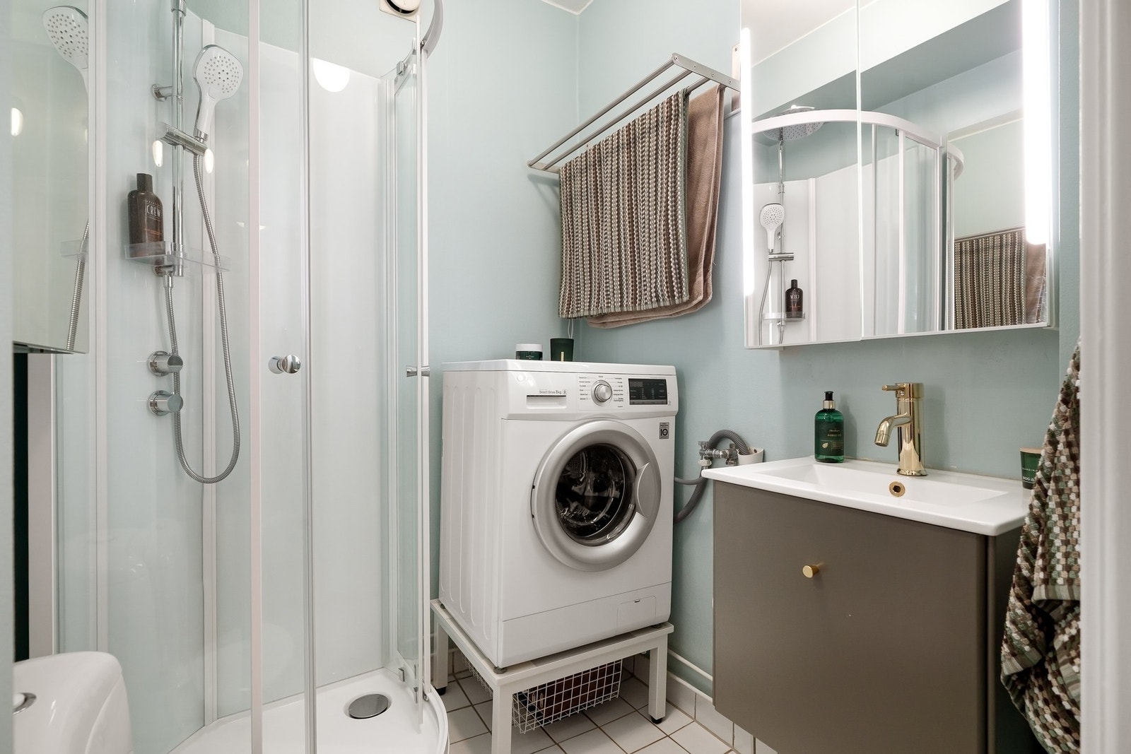 Fint bad med opplegg for vaskemaskin. Galleribilde