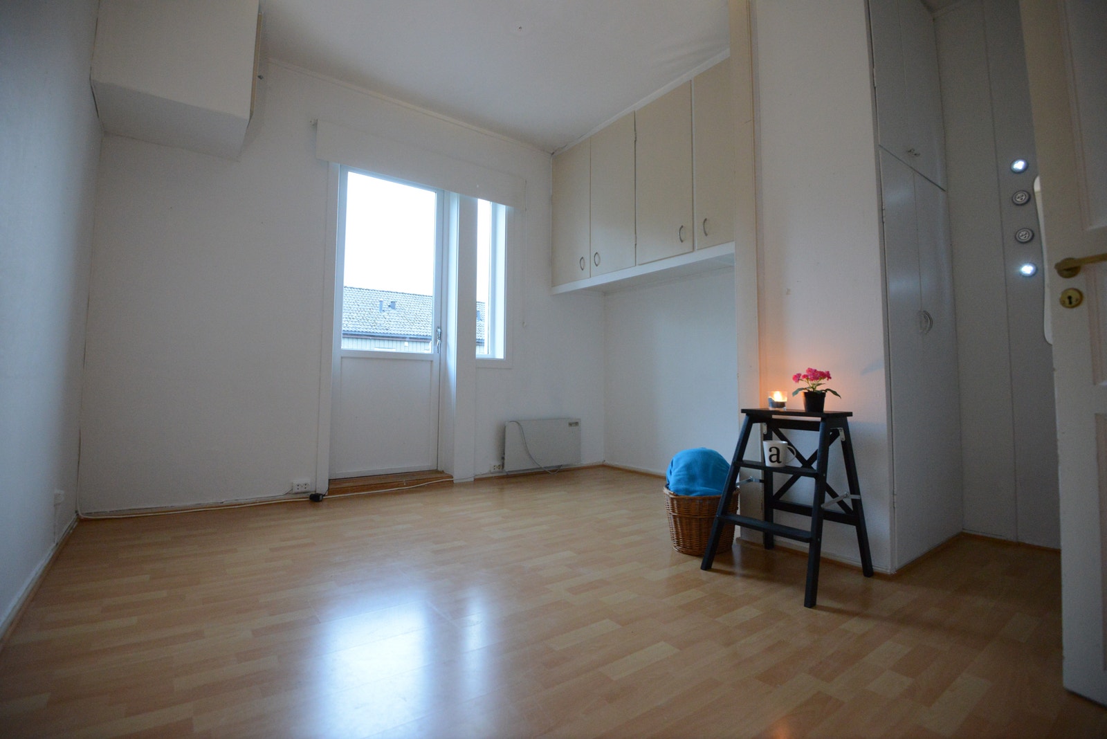 Hybel 1 på ca 16 m2, med utgang til veranda. Galleribilde