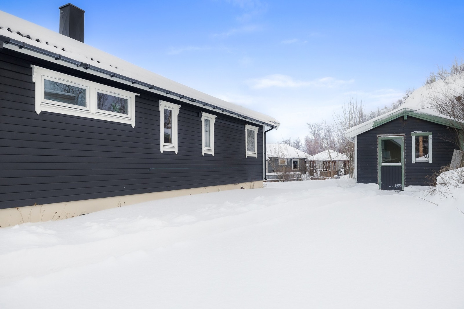 Det medfølger en frittstående redskapsbod. Galleribilde