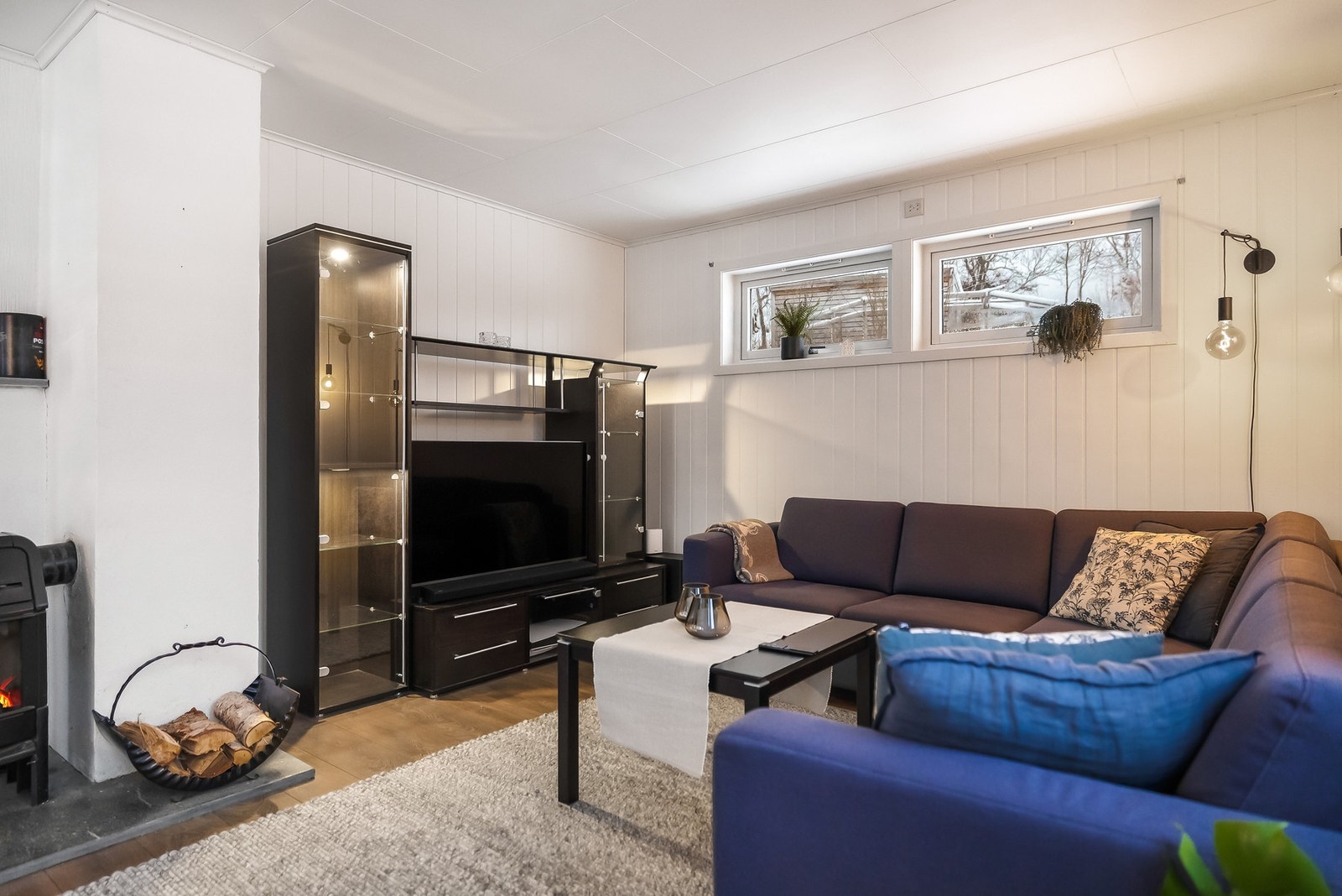 Du har en naturlig plass for en sofagruppe og TV med tilhørende møblement. Galleribilde