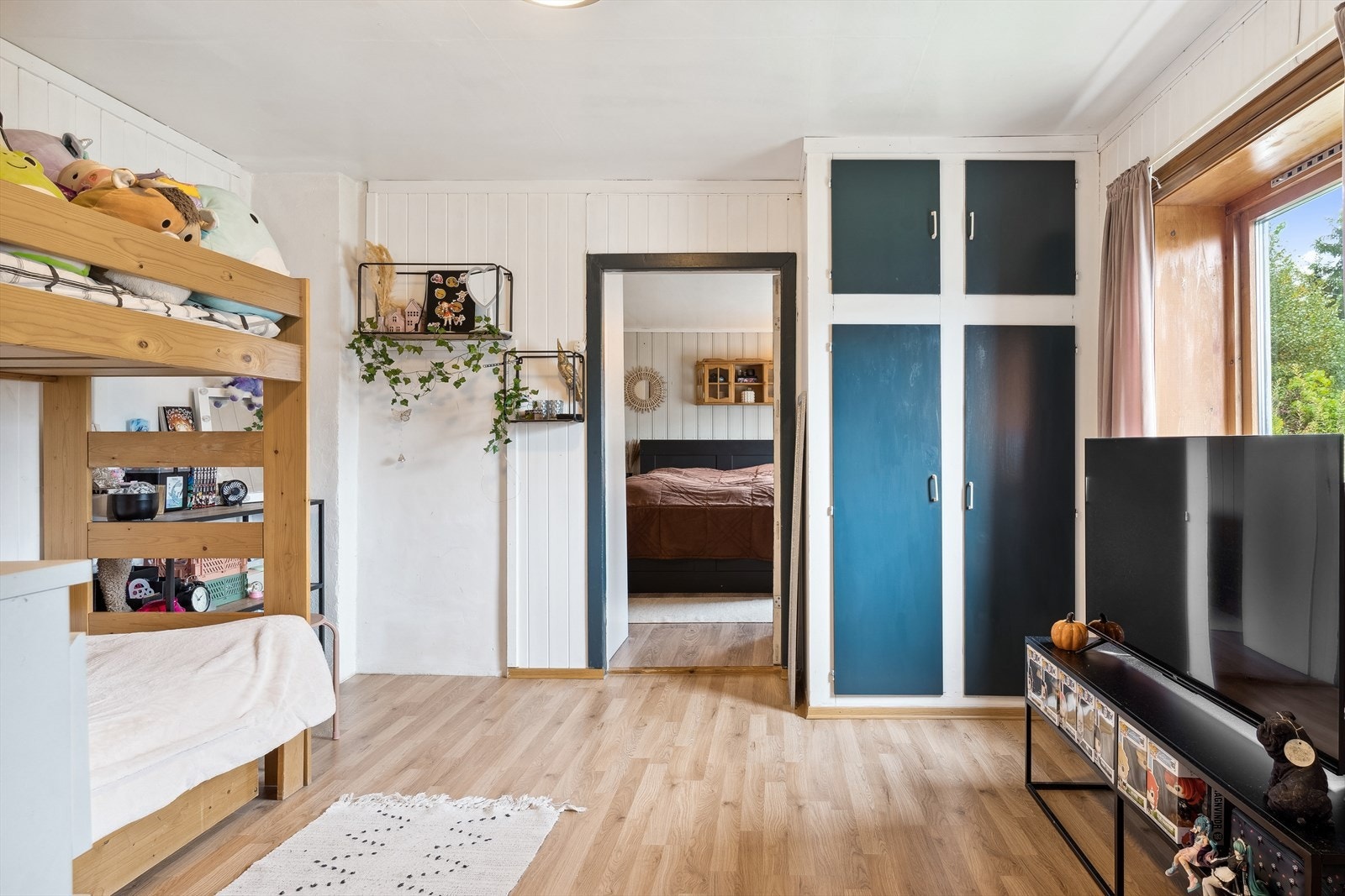 Begge soverommene har plass til god møblering. Galleribilde