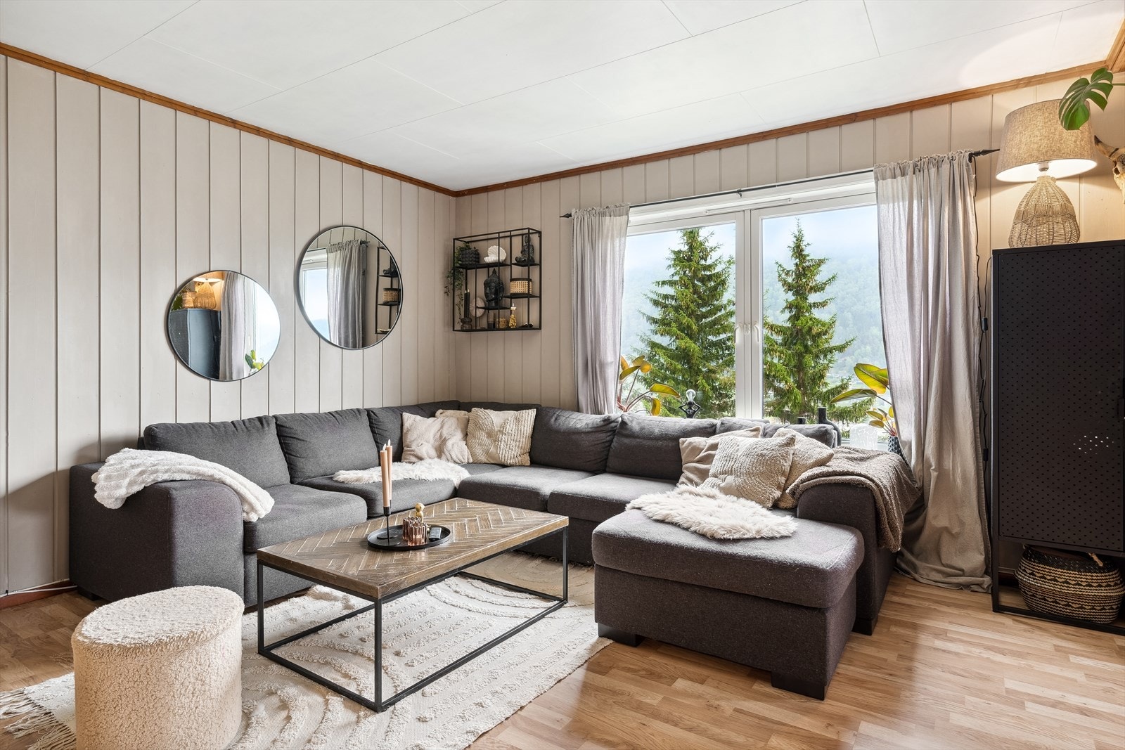 Her er det god plass til sofa.. Galleribilde