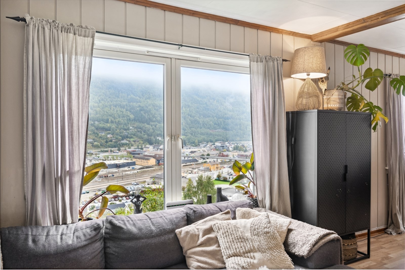 ..hvor man har utsyn mot sentrumsområdene på Otta. Galleribilde