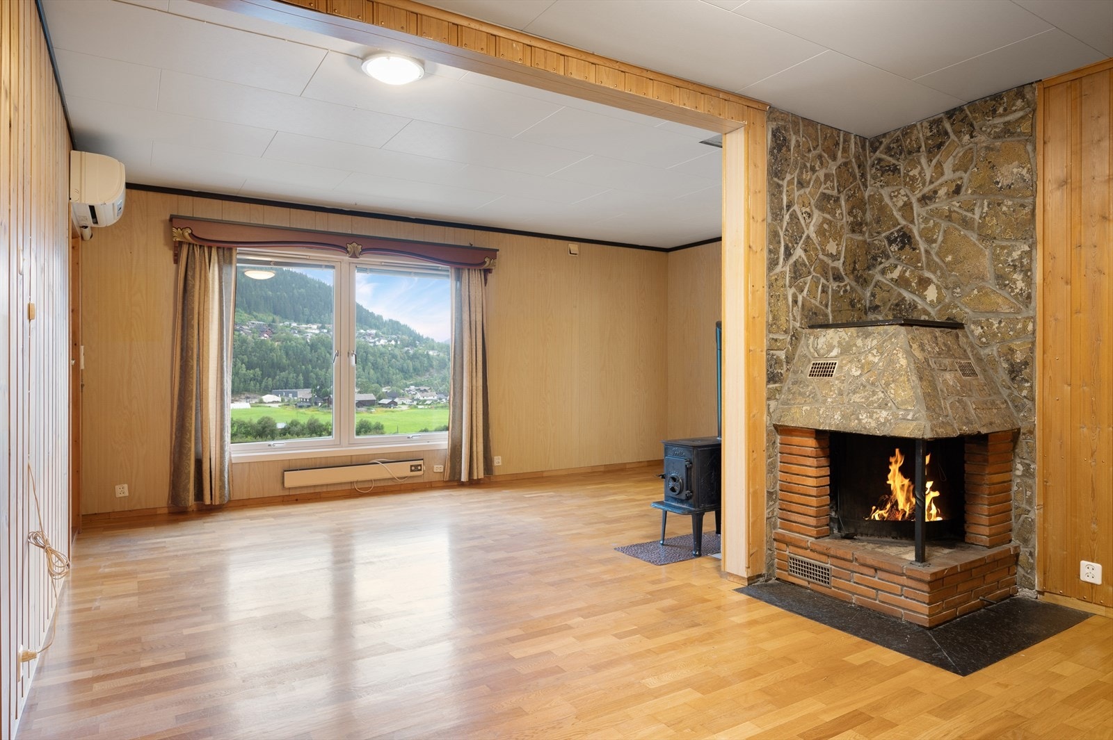 Stuen fremstår romslig. Galleribilde