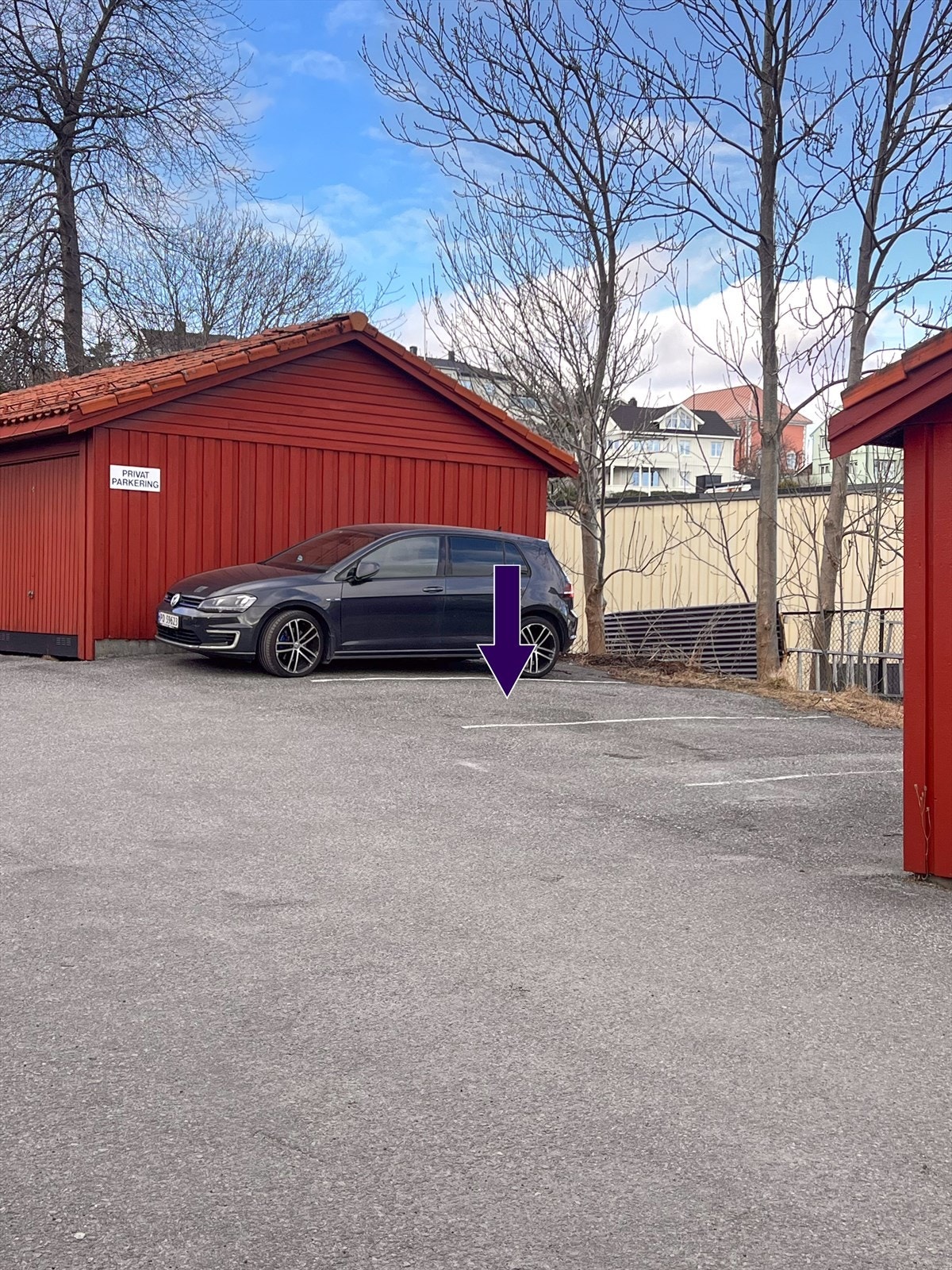 Fast biloppstillingsplass til en bil Galleribilde