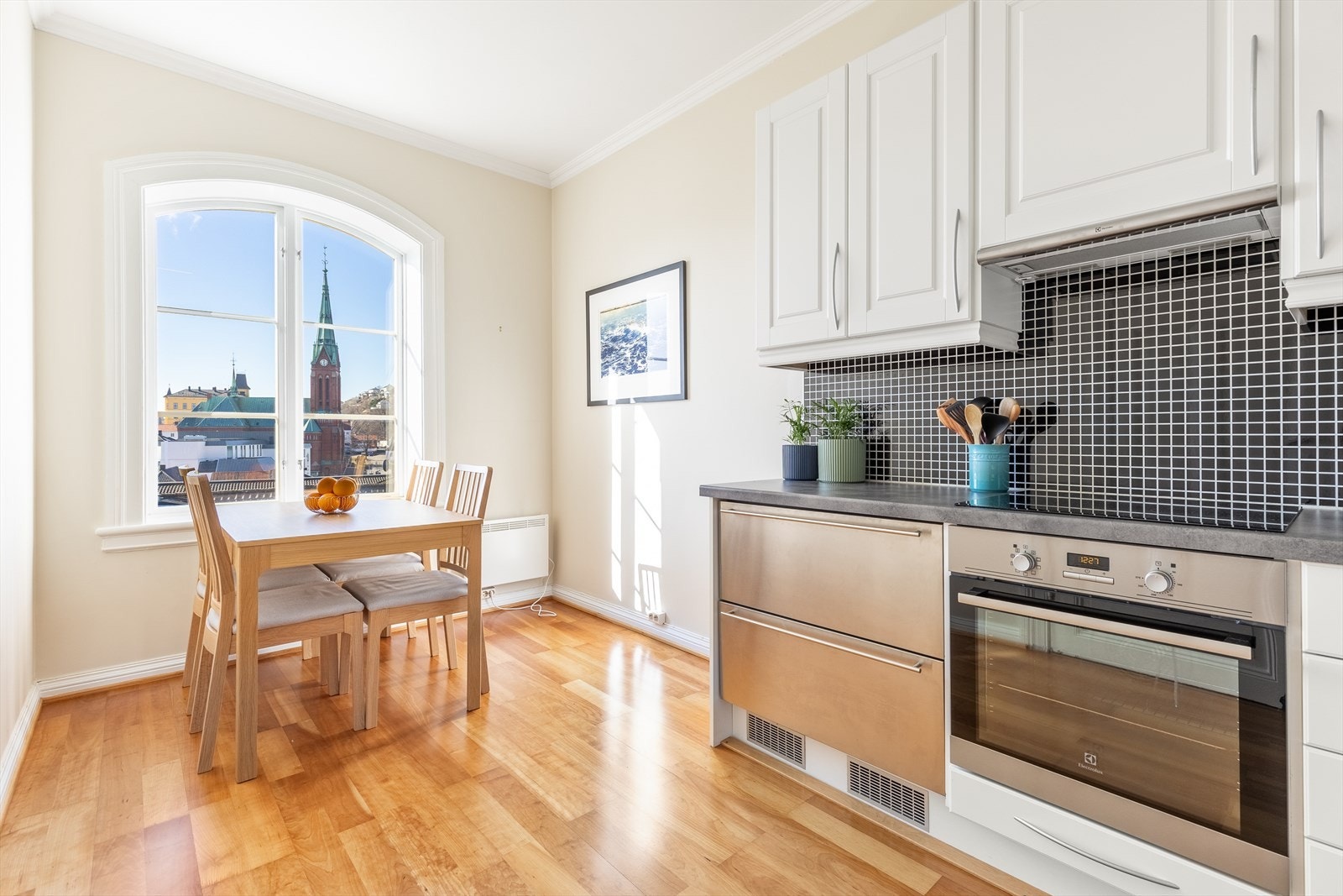 Integrerte hvitevarer på kjøkken Galleribilde