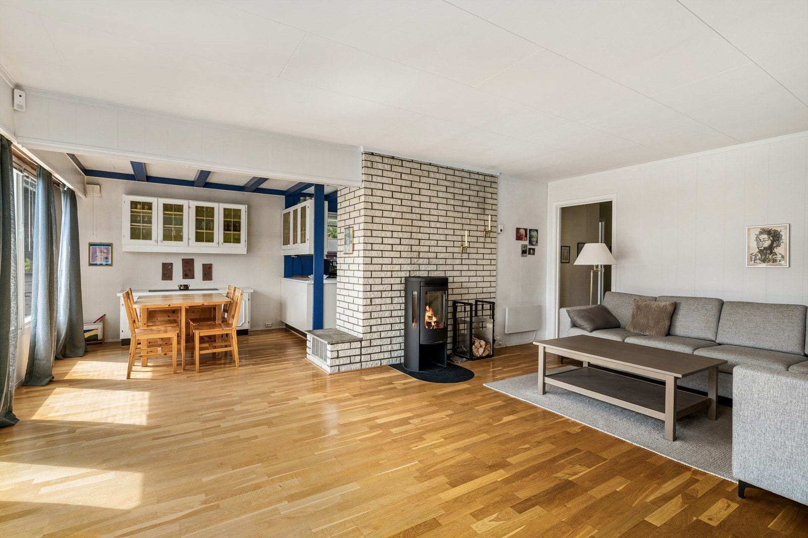 Stue/spiseplass Galleribilde