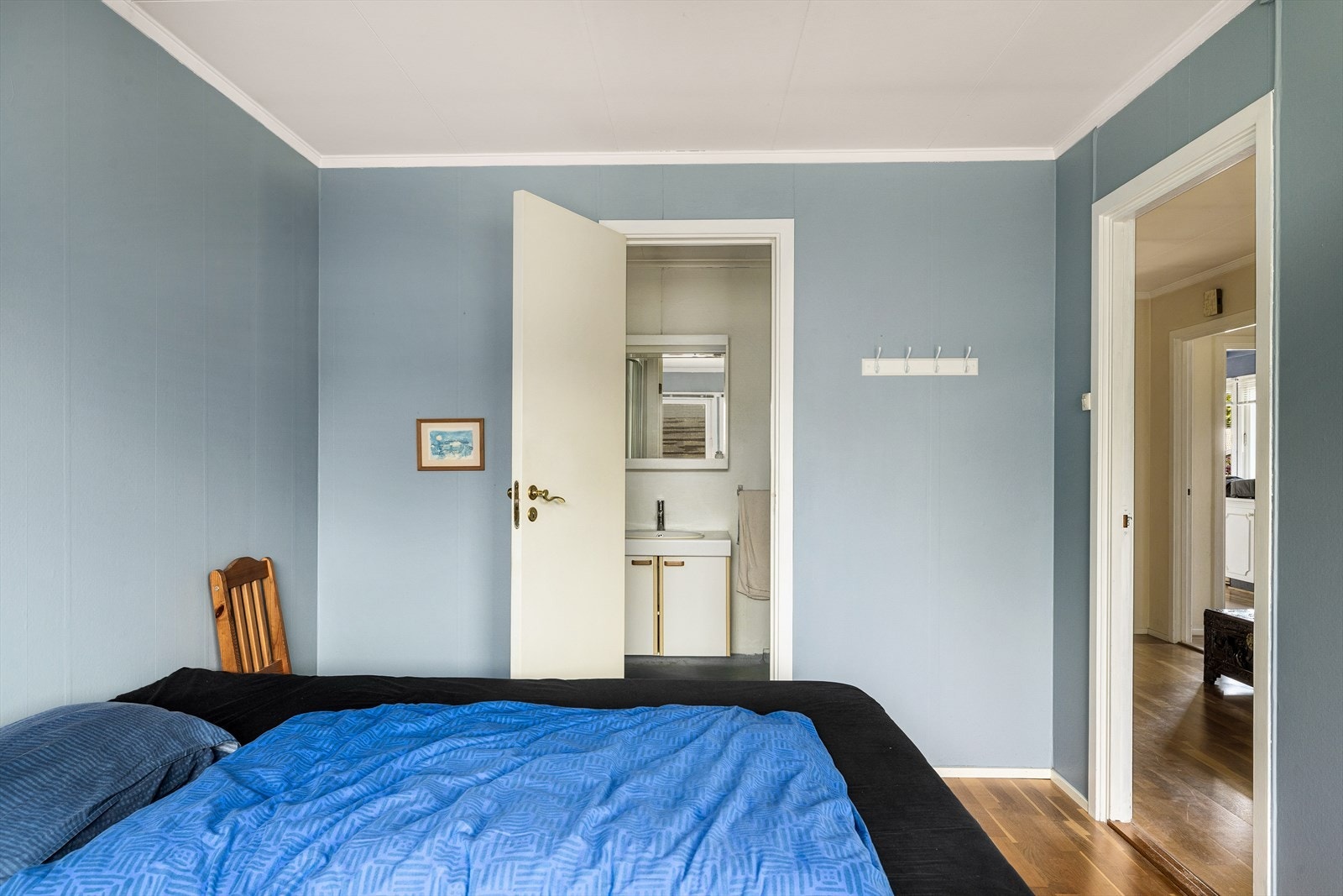 Hovedsoverom med direkte adkomst til bad og utgang til balkong Galleribilde