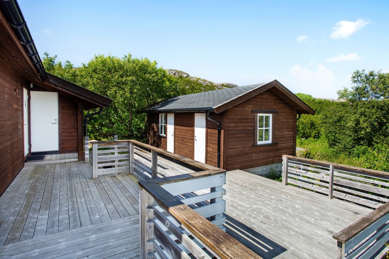 Anekset er med oppholdsrom og uthusdel Galleribilde