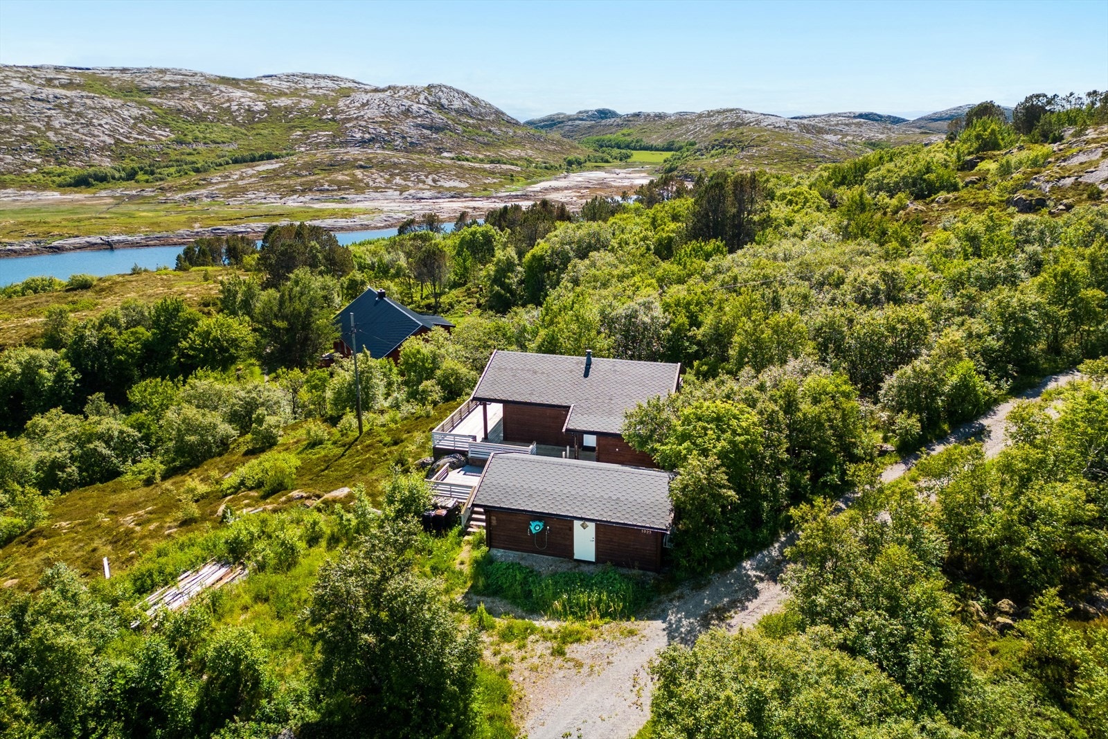 Det er bilvei helt frem til hytten Galleribilde