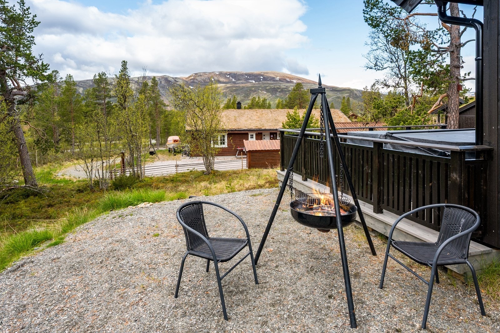 En hyggelig "bålpanneplass" i tilknytning terrassen. Galleribilde