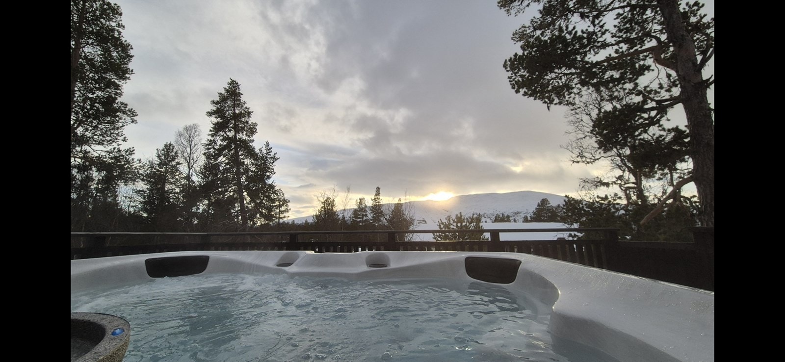 Stemningsbilde fra jacuzzien - denne medfølger (selgers bilde) Galleribilde