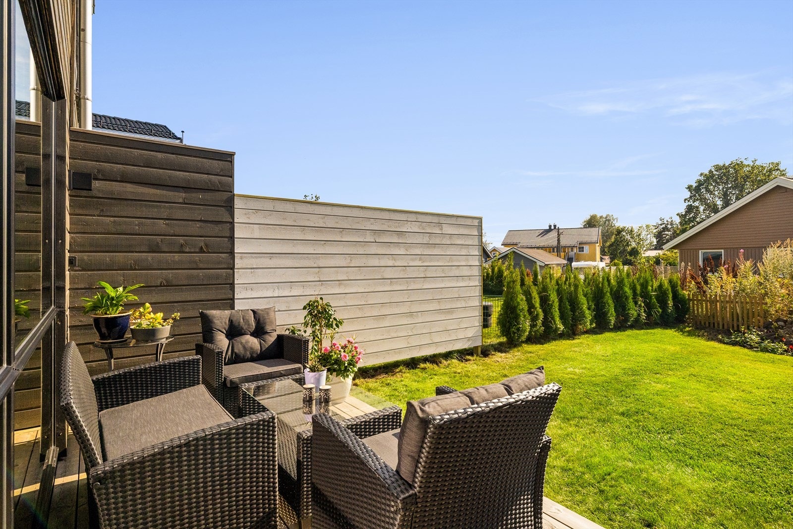 Usjenert terrasse/hage Galleribilde