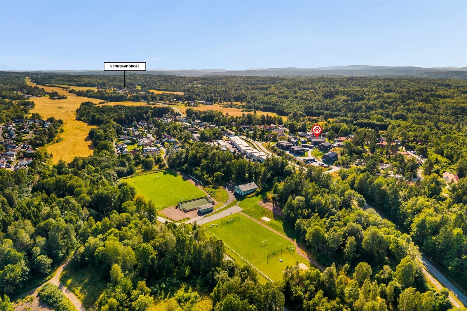 Arnadal Idrettspark i gangavstand til boligen. Galleribilde