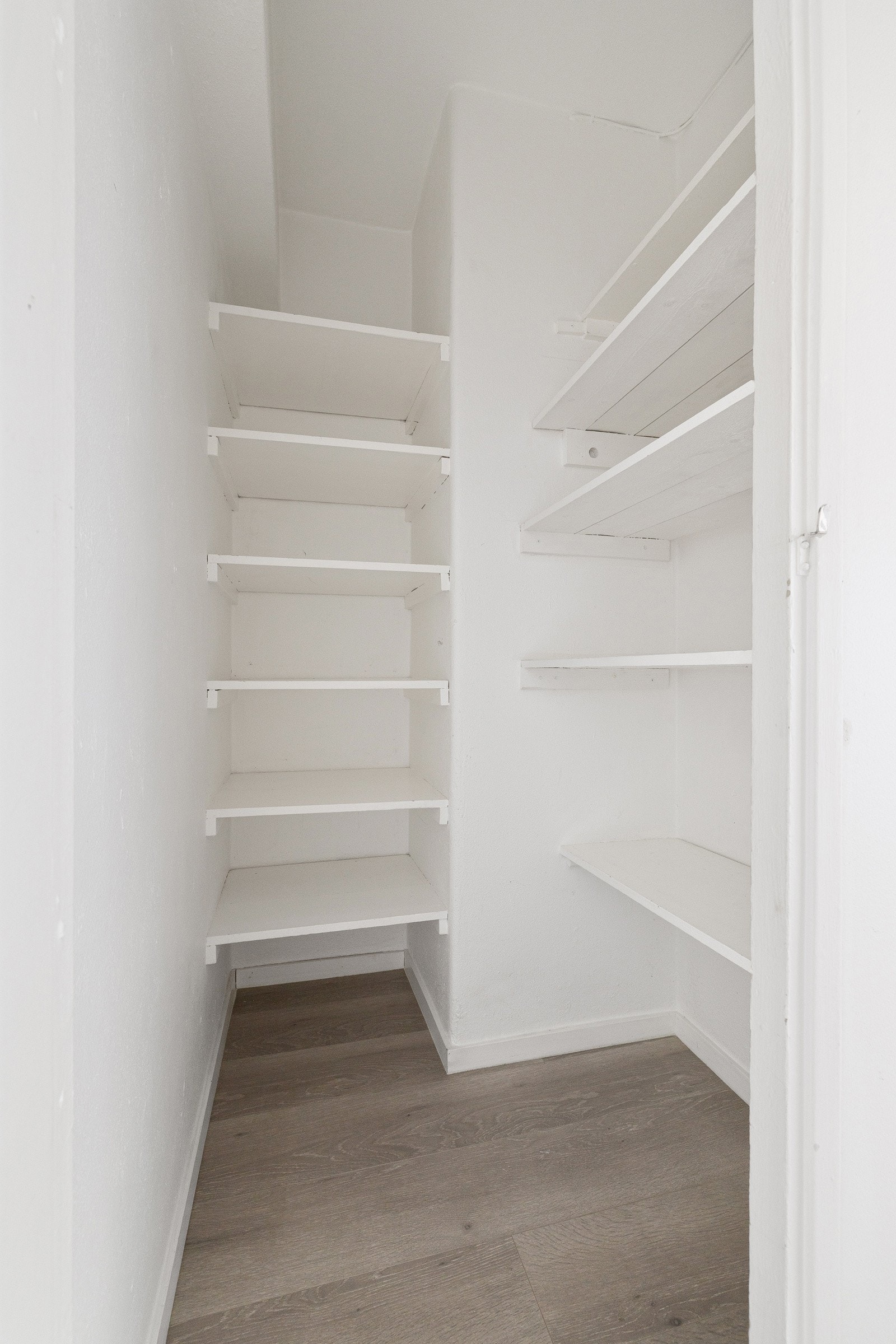 Innvendig bod gir godt med oppbevaringsmuligheter. Galleribilde