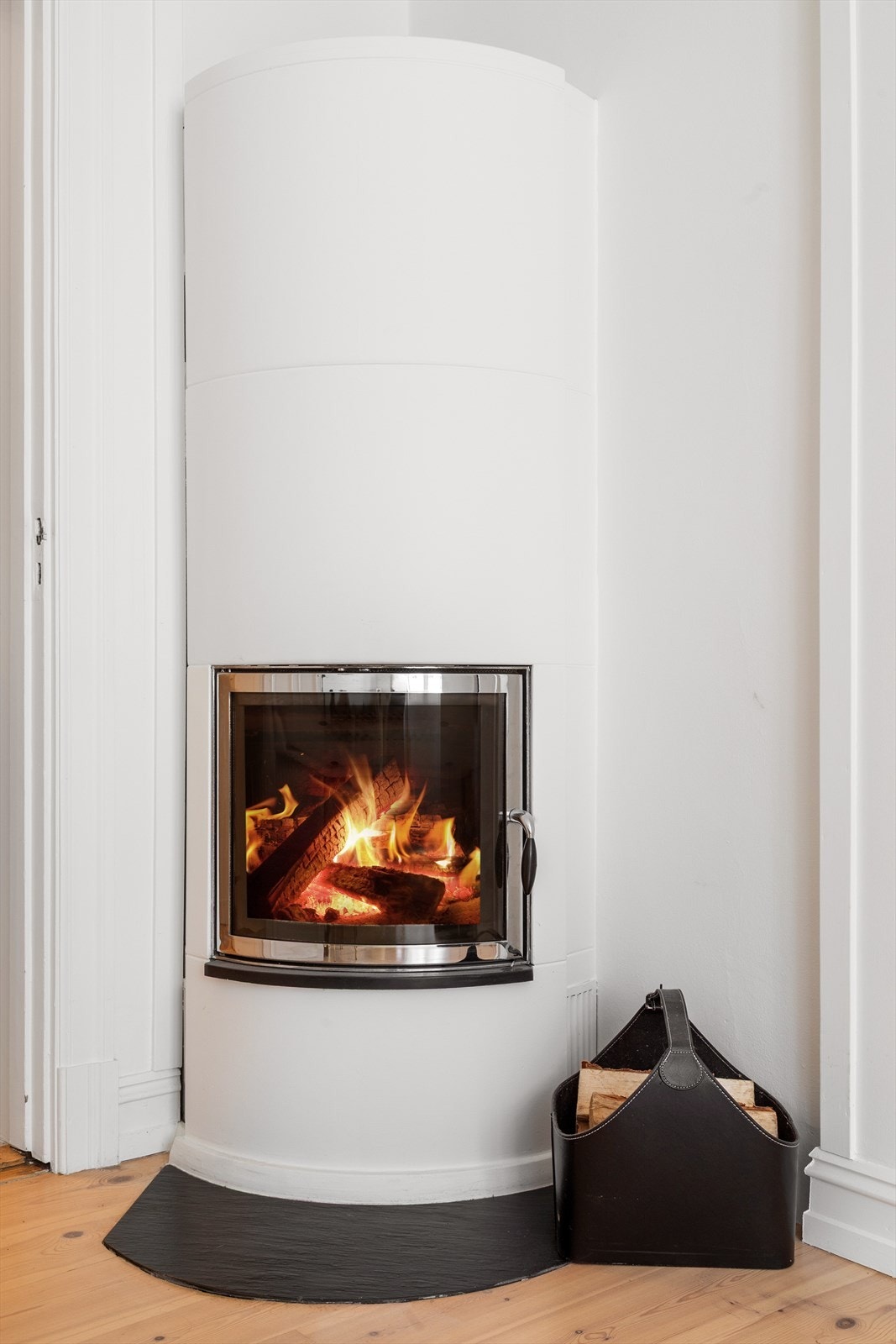 Peisen varmer godt på kalde dager. Galleribilde