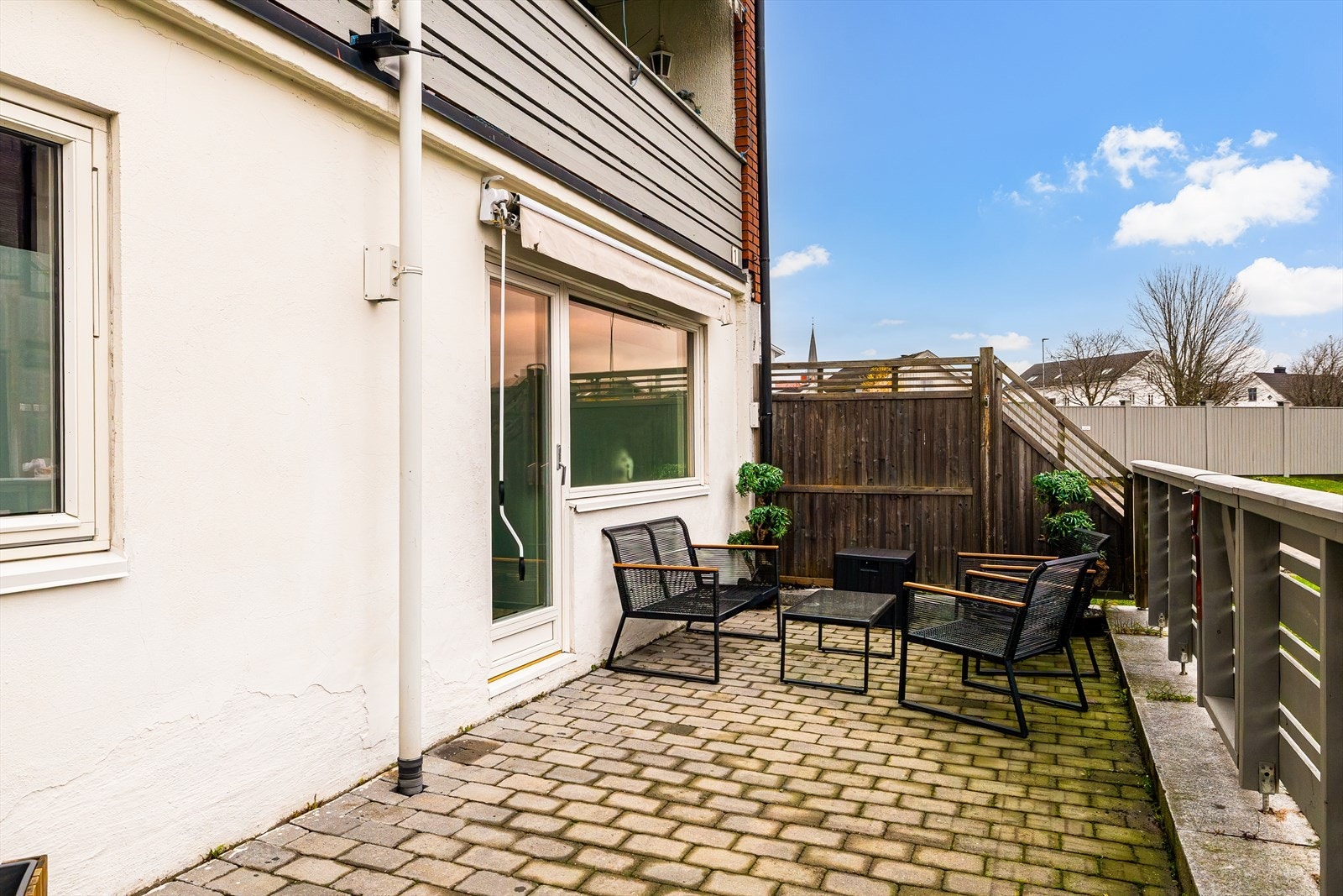 Ujsenert og god plass til ulike sittegrupper Galleribilde