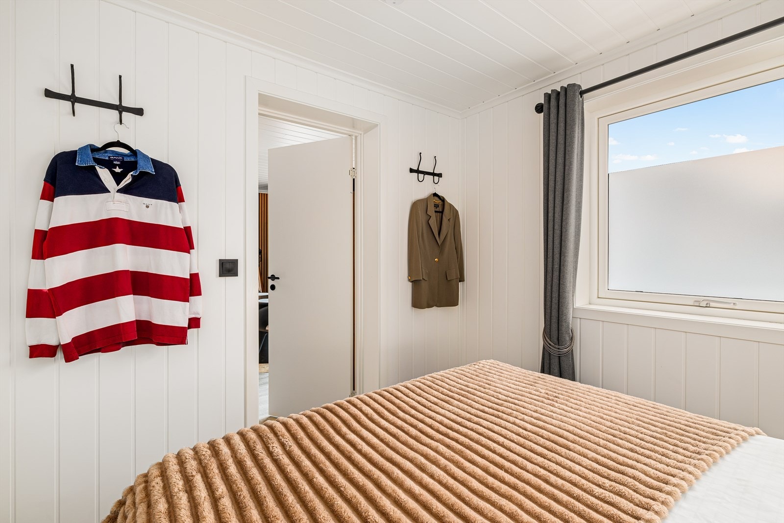 Lyst , pent og delikat soverom Galleribilde