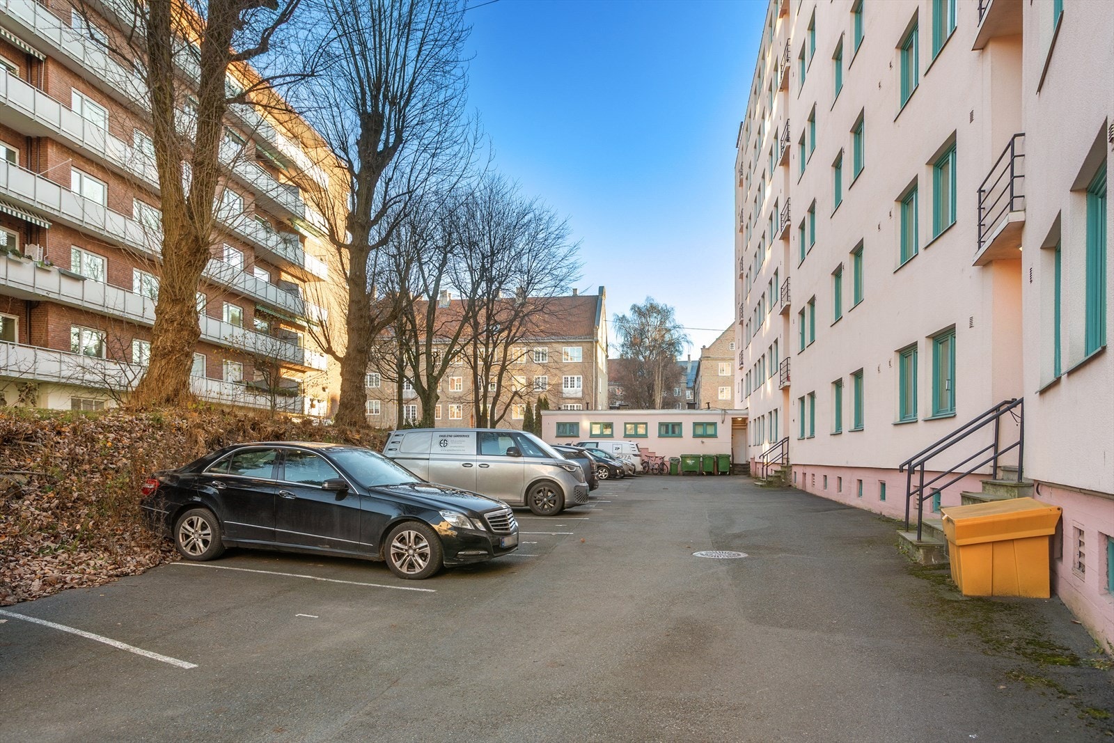 Utendørs parkeringsplasser fordeles etter ventelisteprinsippet, ta kontakt med megler for mer info. Galleribilde