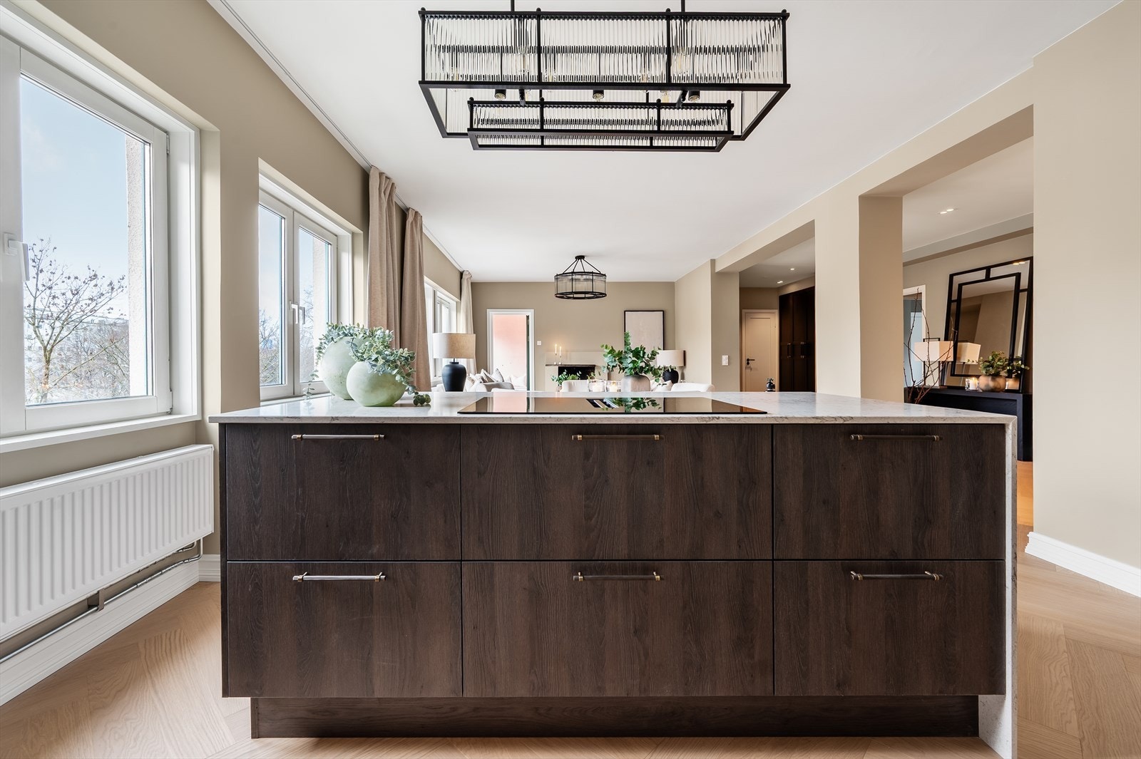 Gjennomført og påkostet, men lekre detaljer som er gjennomgående i hele leiligheten. Galleribilde