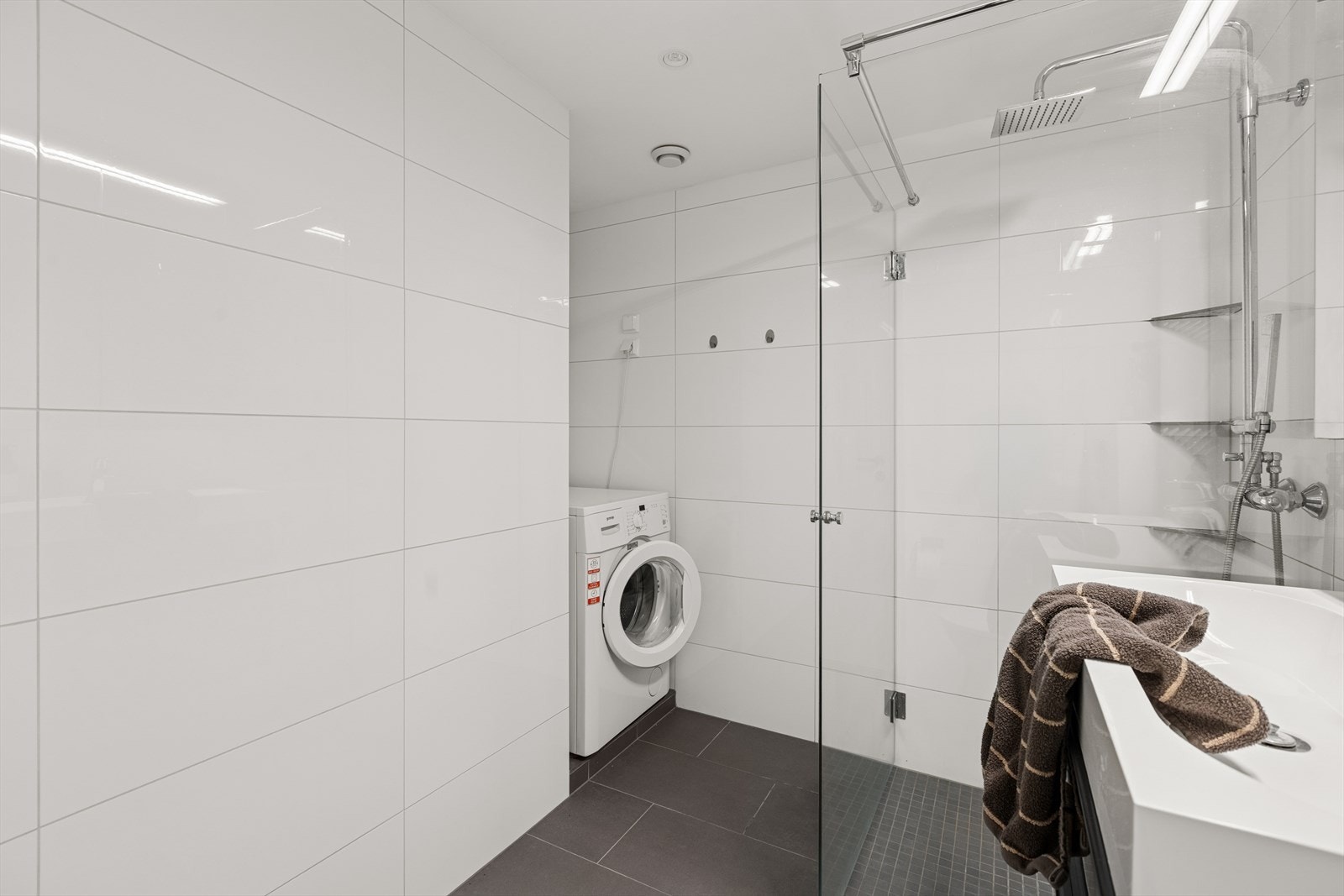 Det er elektriske varmekabler i gulvet. Galleribilde