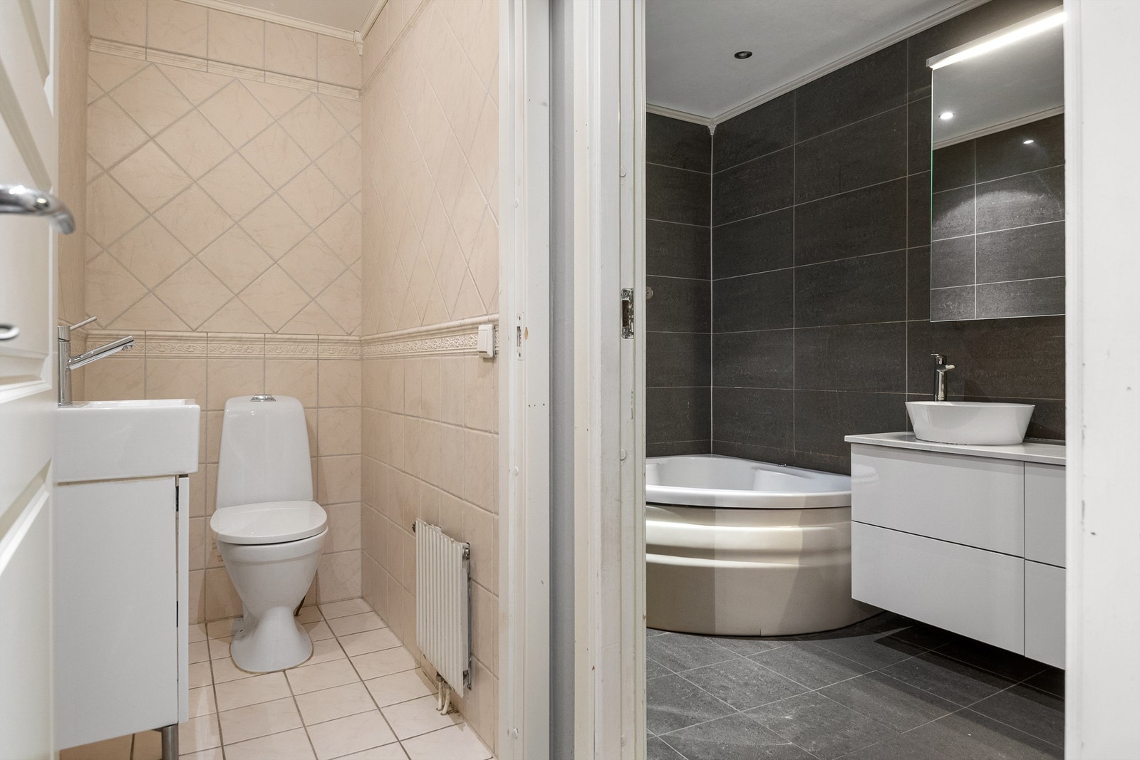 Badet har adskilt WC - også dette fra 2009. Galleribilde