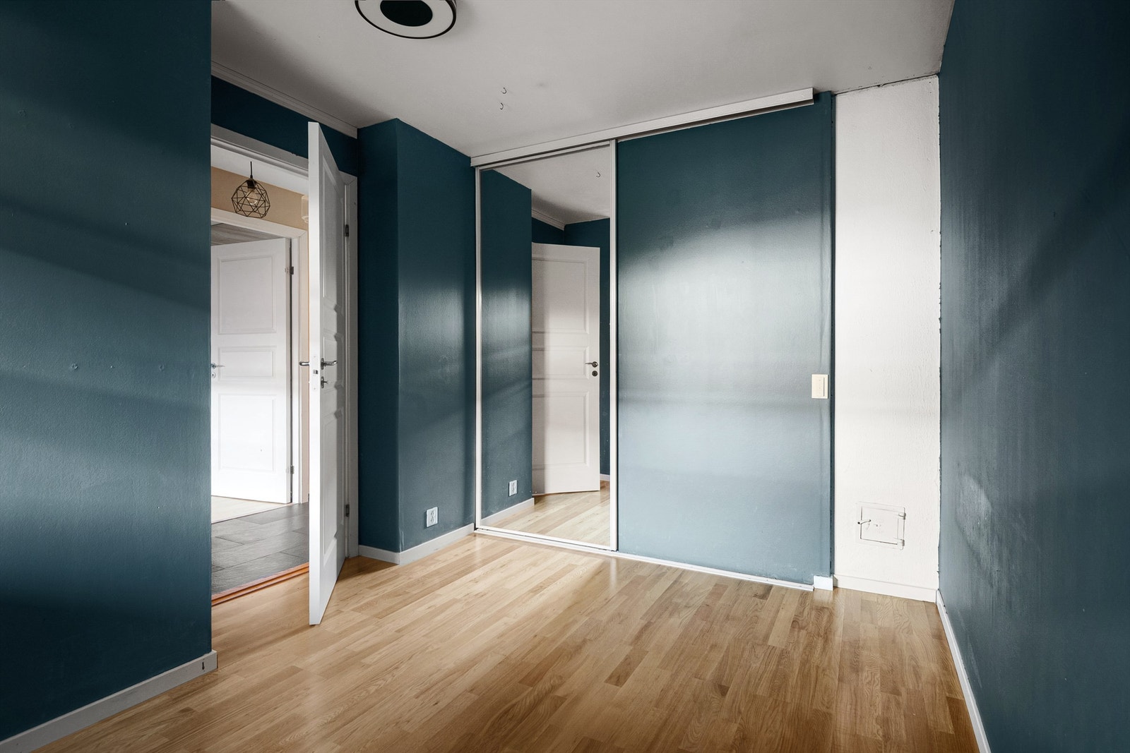 Også her er det skyvedørsgarderobe. Galleribilde