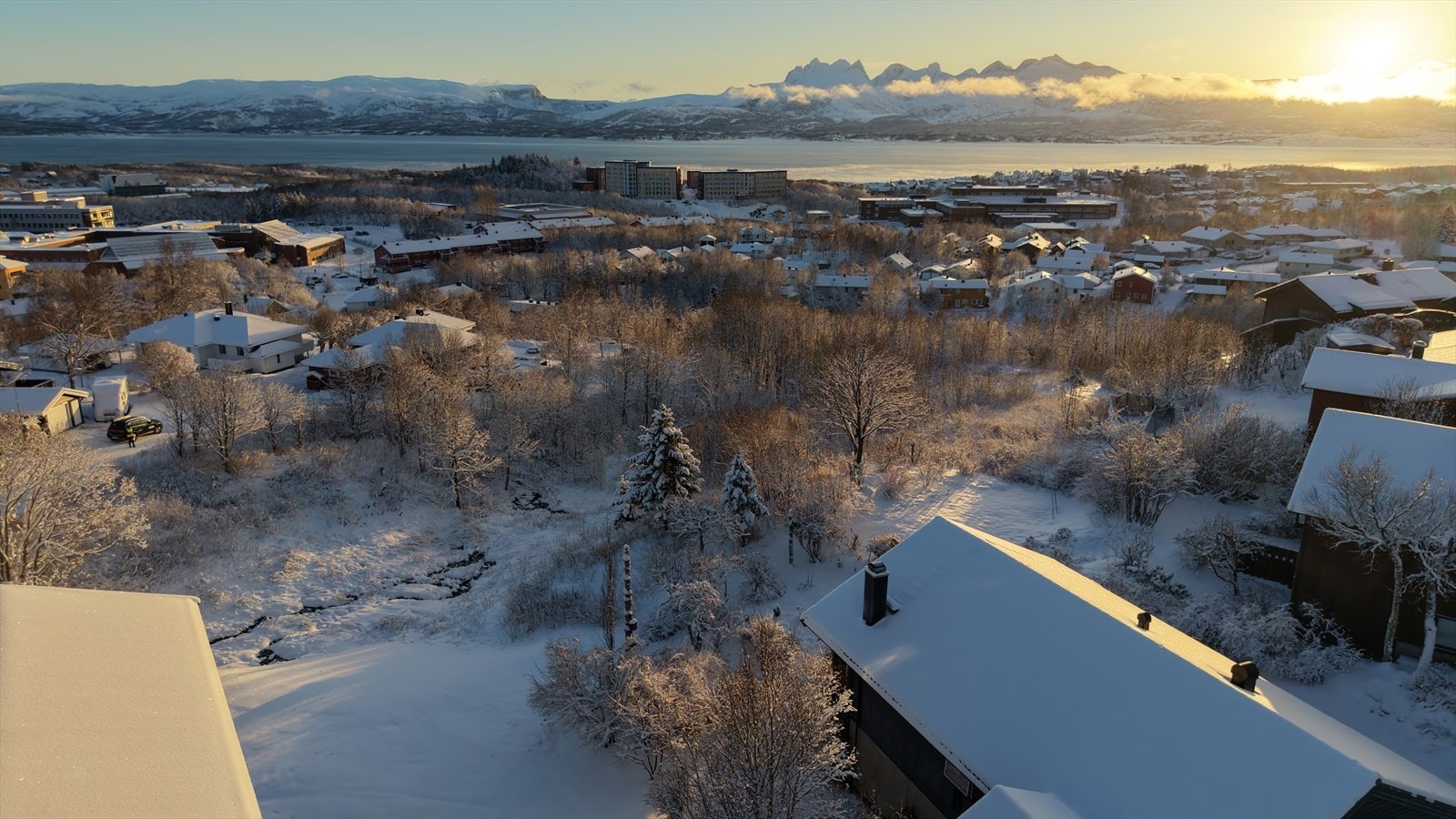 Kjøper oppfordres særskilt til å undersøke hvilken utnyttelse av tomten som kan påregnes - Dette innebærer bla. undersøkelser av grunnforhold Galleribilde