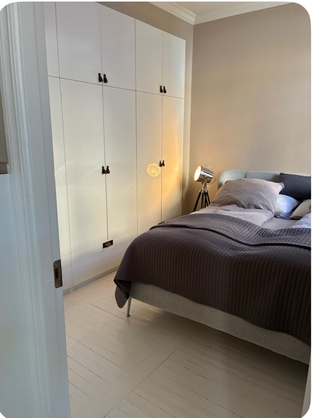 Soverom med garderobe Galleribilde