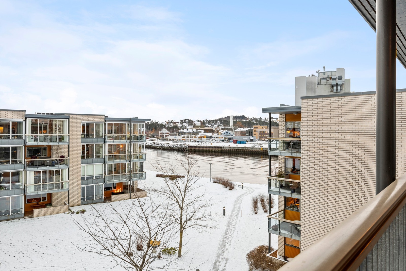 Utsikt fra inngangsparti Galleribilde