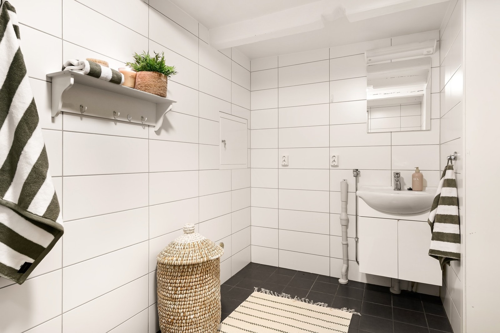 Flislagt bad, med varmekabler i gulv Galleribilde