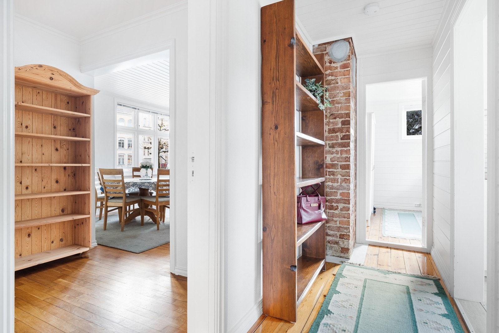 Mellomgang. Galleribilde