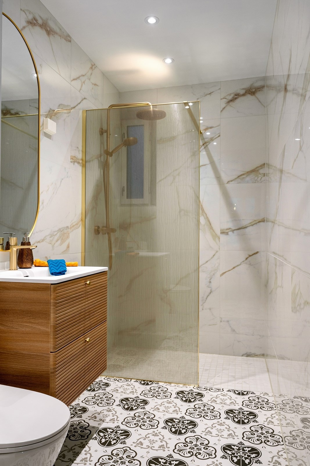 Delikat og moderne nyoppusset bad fra 2025 Galleribilde