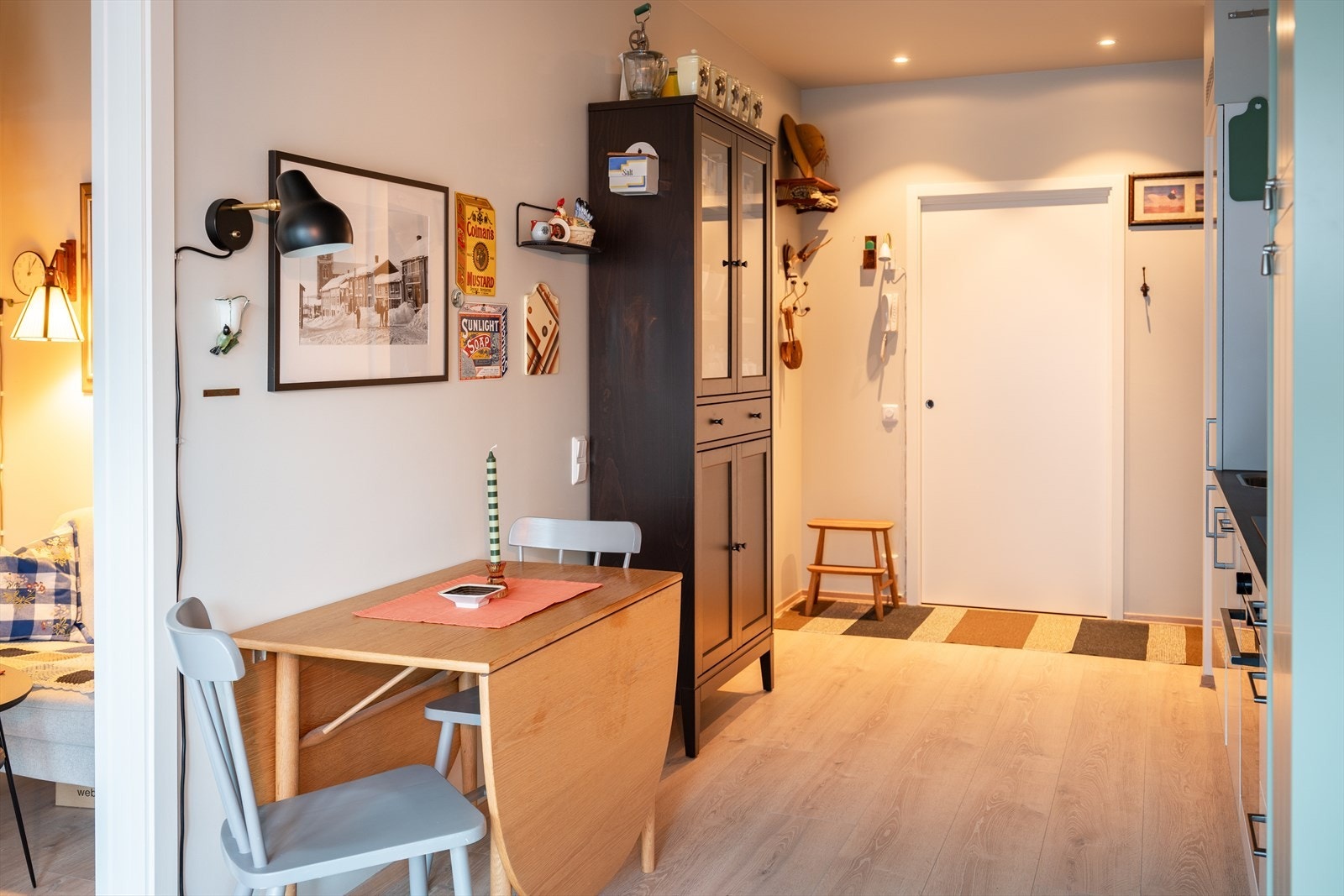 Etter dagens løsning er det etablert en spisekrok ved kjøkkenet. Galleribilde