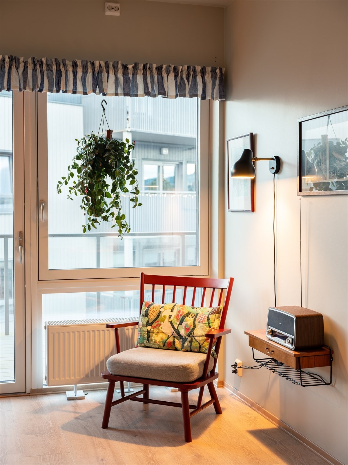 Felleskostnadene er innholdsrike og inkluderer blant annet fjernvarme, samt TV/internett. Galleribilde