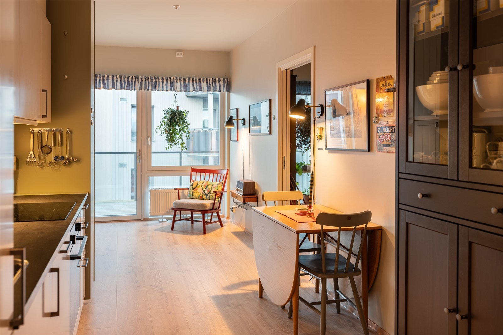 Her får du alt av moderne kvaliteter som fjernvarme, balansert ventilasjon og heis i bygget. Galleribilde