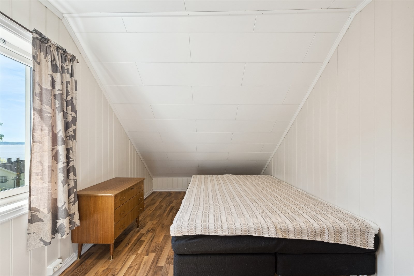 Romslig soverom, men egner seg også som kontor, hobbyrom eller barnerom - alt etter ønske og behov! Galleribilde