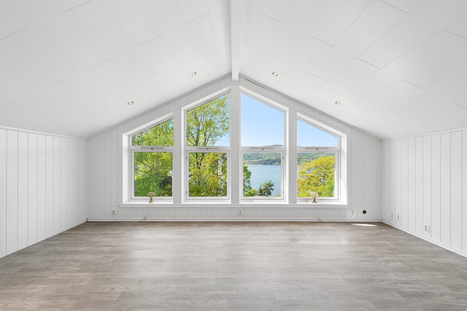 Innredet loft på garasje, ikke godkjent til boligformål - se pkt. ferdigattest i salgsoppgave for mer informasjon. Galleribilde