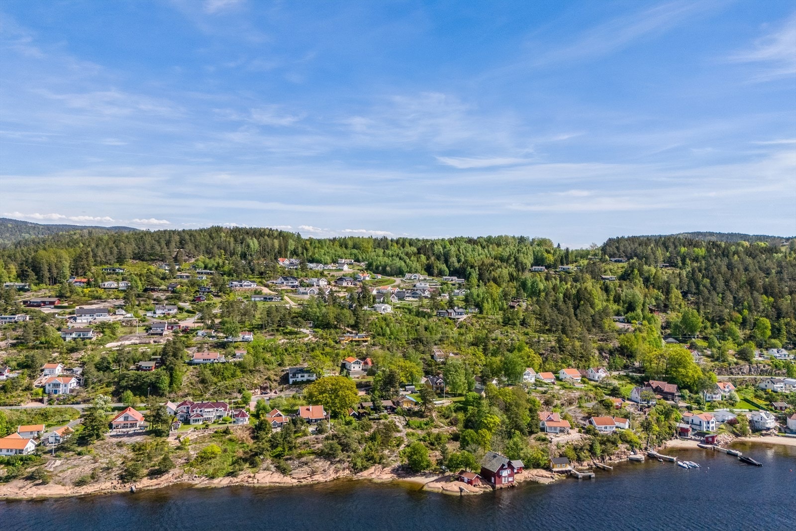 Boligen har en god beliggenhet med kort avstand til alt du trenger! Galleribilde