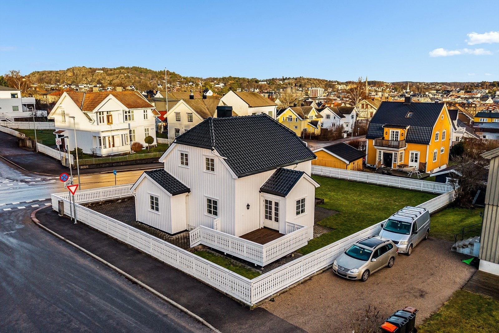 Yttertak er lagt om i 2012 av fagfolk og det foreligger boligperm med fakturerer. Galleribilde