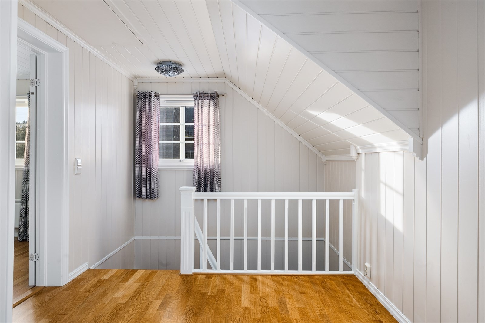 Romslig trapperom m/fler bruksmuligheter (f.eks hjemmekontor) Galleribilde