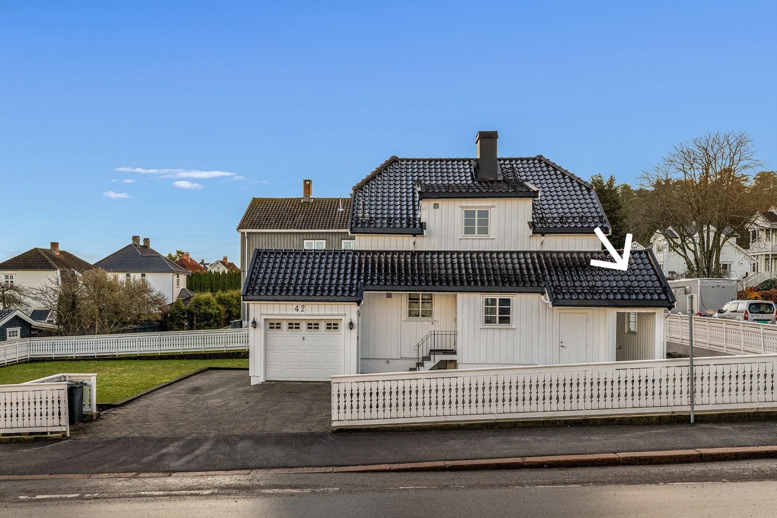 Den godkjente leiligheten har egen inngang! Galleribilde