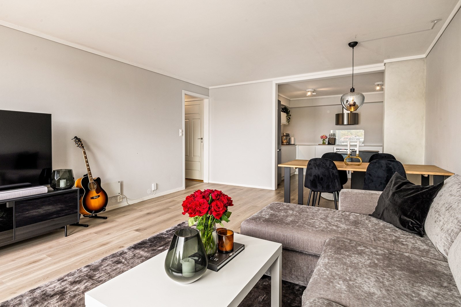 Leiligheten er delikat med gjennomgående meget god standard. Galleribilde