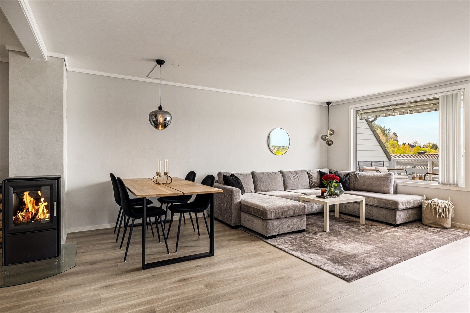 Leiligheten er lys og luftig, i tillegg er leiligheten malt i gjennomgående moderne og lune farger. Galleribilde