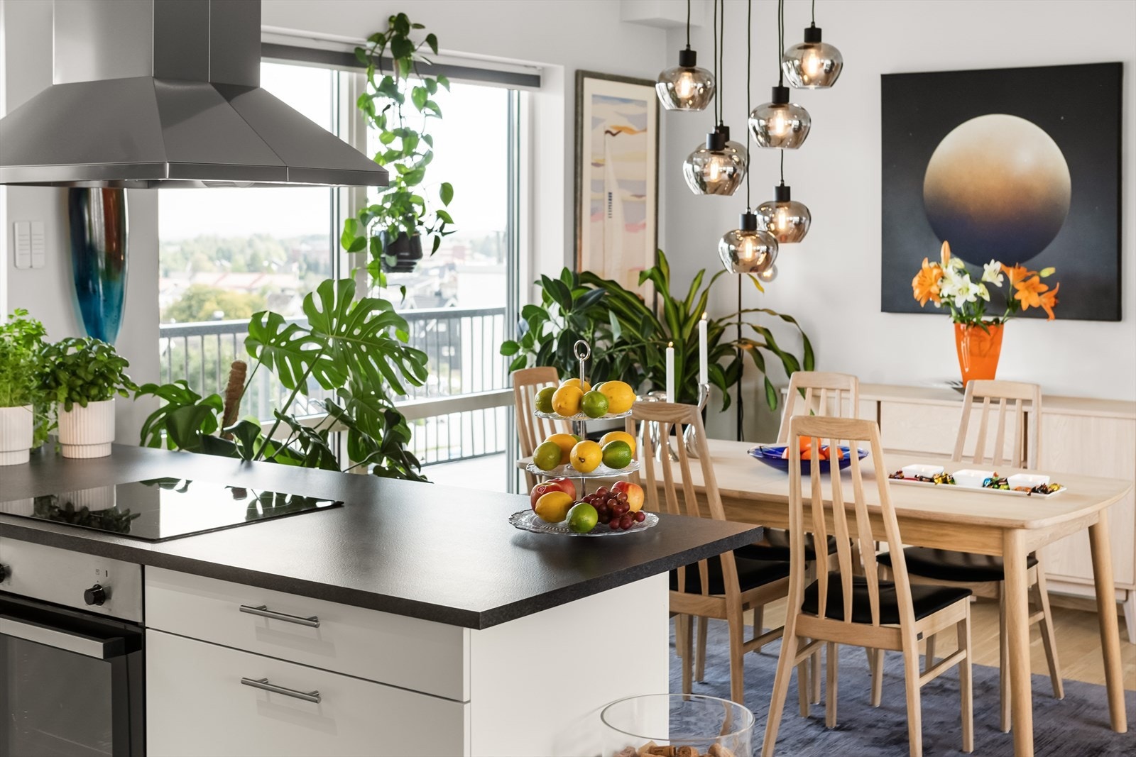 Hvem ønsker ikke vennene sine på besøk når man har det så her koselig, bare vent på kveldsbildene Galleribilde