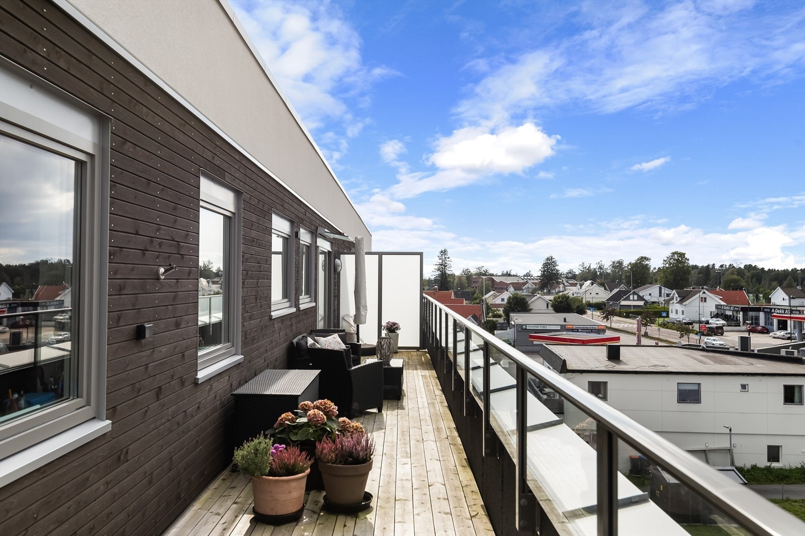 Vestvendt balkong er det vi kaller solmekka for den som elsker sol Galleribilde